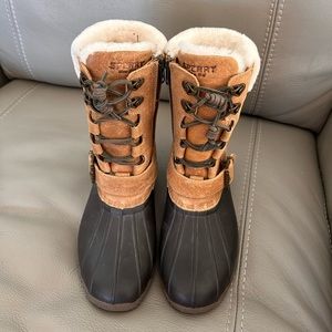 Sperry fur lined winter boot.